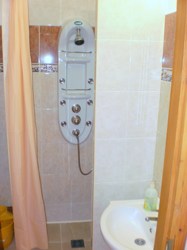 Gyula Apartment 13 - the bathroom